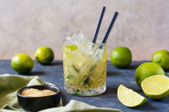 A non-alcoholic mojito and some fresh limes.